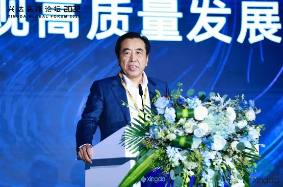 國家橡膠與輪胎工程技術研究中心主任、中國橡膠工業(yè)協(xié)會主席團企業(yè)執(zhí)行主席、賽輪集團董事長袁仲雪