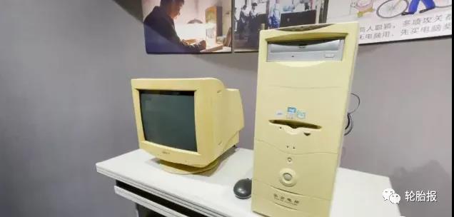 “半年的時(shí)間，成功設(shè)計(jì)出第一臺(tái)輪胎模具電火花機(jī)床，并順利交付。”王欽峰回憶說(shuō)。