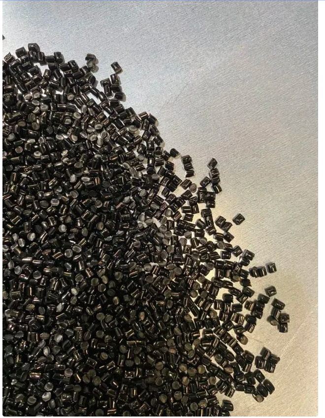 寶麗迪"黑色母粒"、"彩色母粒"這兩類占比超過50%的產(chǎn)品，均有使用卡博特的炭黑產(chǎn)品