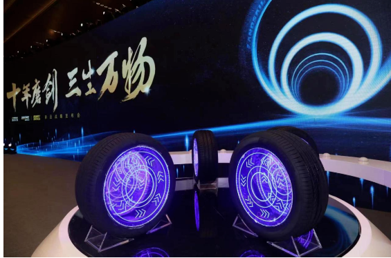 森麒麟輪胎成立之初，董事長秦龍給企業(yè)定下的第一個(gè)十年目標(biāo)，就是“先活下來”。