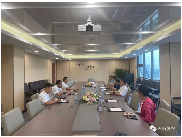 雷昌純表示，要一如既往的堅(jiān)持產(chǎn)學(xué)研深度融合，不斷提升科技研發(fā)能力，為提高行業(yè)經(jīng)濟(jì)效益、環(huán)境效益和社會(huì)效益提供強(qiáng)有力的技術(shù)科研支持