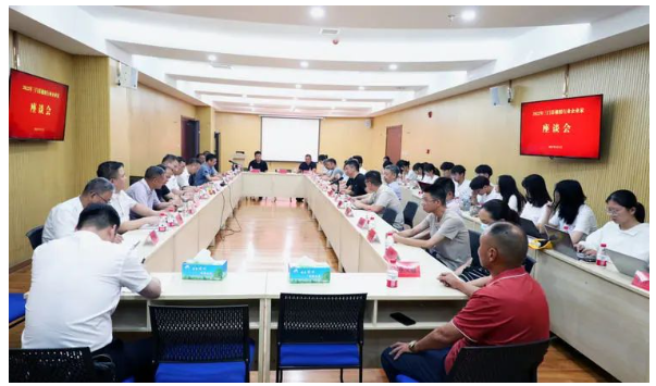 近20家橡膠企業(yè)，向縣長面對面提建議