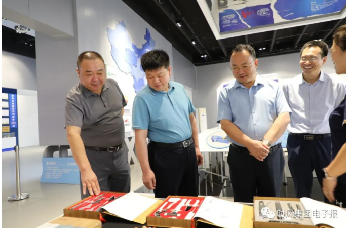 文登威力工具主營(yíng)五金工具和工業(yè)風(fēng)機(jī)環(huán)保設(shè)備兩大板塊，主要生產(chǎn)活扳手、管鉗、斷線鉗、套筒、大力鉗等系列產(chǎn)品，致力于專業(yè)級(jí)、工業(yè)級(jí)工具設(shè)計(jì)、研發(fā)和生產(chǎn)，集銷售、服務(wù)一體的集成供應(yīng)商。