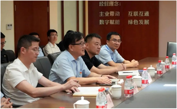 湖州市市委常委、組織部部長徐仲儀一行蒞臨大橋油漆調(diào)研工作