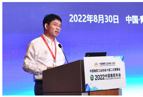 　軟控副總裁劉峰主持了發(fā)布會(huì)。