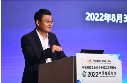 軟控董事長(zhǎng)兼總裁官炳政表示，未來(lái)制造業(yè)的發(fā)展，軟件和平臺(tái)的作用將越發(fā)突顯，裝備是骨架，軟件是靈魂，而搭建起上下游互聯(lián)互通的平臺(tái)才能大踏步攜手共贏。此次發(fā)布的單機(jī)硬件、工業(yè)軟件以及行業(yè)平臺(tái)等新產(chǎn)品，其背后的思考也是基于這一邏輯，希望我們的努力、嘗試和探索，能為行業(yè)的發(fā)展尋得更多的可能。