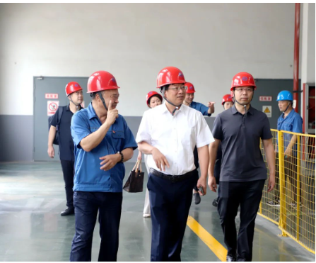 桐鄉(xiāng)市常務(wù)副市長穆運安一行蒞臨雙箭股份考察指導(dǎo)！