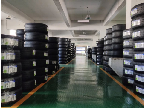 車轅車轍了解，在“產銷一體”模式的探索中，一些龍頭企業(yè)正在尋求落地，例如固特異推出“飛足e購”志在讓代理商、輪胎店成為服務商;米其林RTM深度分銷模式，讓經(jīng)銷商已經(jīng)成為服務商和物流配送;賽輪集團2021年河南、陜西、浙江賽輪輪胎銷售有限公司先后成立，尋求廠商融合、產銷融合。