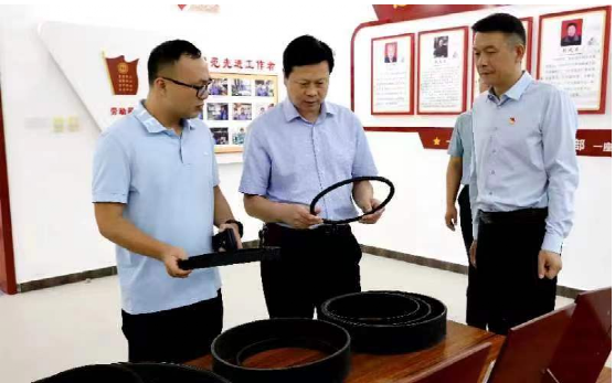 市、縣兩級(jí)人民法院領(lǐng)導(dǎo)到金久龍實(shí)業(yè)有限公司開(kāi)展萬(wàn)人助萬(wàn)企活動(dòng)
