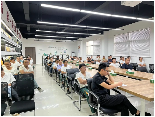 　相信通過本次會議的召開，制造中心全體員工在下一階段的工作中會更加進(jìn)一步鞏固和提升安全管理能力，嚴(yán)格落實安全生產(chǎn)主體責(zé)任，始終繃緊安全生產(chǎn)弦，確保公司安全環(huán)保形勢平穩(wěn)向好，為公司的高質(zhì)量發(fā)展?fàn)I造更加穩(wěn)定的安全環(huán)境。