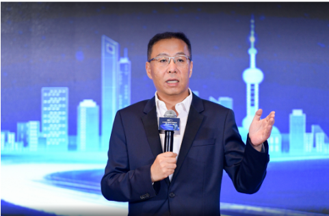 楊洵在中國輪胎圈廣為熟知，他之前任職于固鉑輪胎，2018年起擔(dān)任固鉑輪胎中國區(qū)董事長。