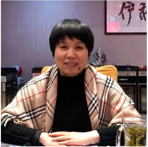 冉平會長對2022年做了工作總結(jié)，她說道，這一年，這三年，變局無限加速，甘肅省輪胎業(yè)迎來了一個又一個的困難，輪胎漲價，市場萎縮，貨款拖欠，大疫后的秩序重建，2023年，相信甘肅省輪胎業(yè)會迎來一個全新的曙光。