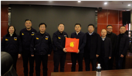 　王耀對(duì)倪衛(wèi)春一行的到來(lái)表示熱烈歡迎，他表示，黑貓集團(tuán)將繼續(xù)全力以赴鼓足干勁、振奮精神，推動(dòng)各項(xiàng)目標(biāo)任務(wù)圓滿完成。