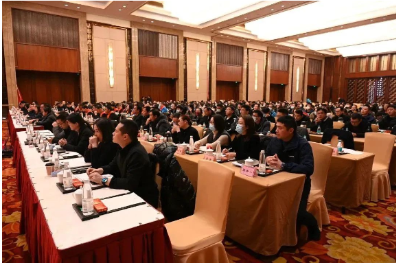 董事長(zhǎng)出席，通用股份動(dòng)員表彰大會(huì)圓滿召開！