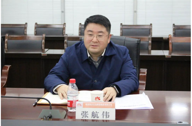 孫敬虎詳細(xì)了解了公司2022年的進(jìn)出口情況，全面講解了商務(wù)廳關(guān)于外貿(mào)促開放、穩(wěn)增長(zhǎng)的各項(xiàng)優(yōu)惠政策，聽取了公司2023年穩(wěn)增長(zhǎng)目標(biāo)及舉措。