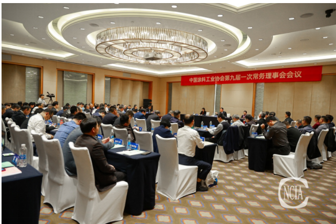 劉普軍會長指出，中國涂料工業(yè)協(xié)會常務理事會應具有榮譽感、責任感和自豪感，并強調，常務理事單位要帶頭執(zhí)行協(xié)會章程，帶頭執(zhí)行行規(guī)行約，要做企業(yè)發(fā)展的示范者，做行業(yè)發(fā)展的引領者，要維護行業(yè)整體利益，樹立行業(yè)良好形象。