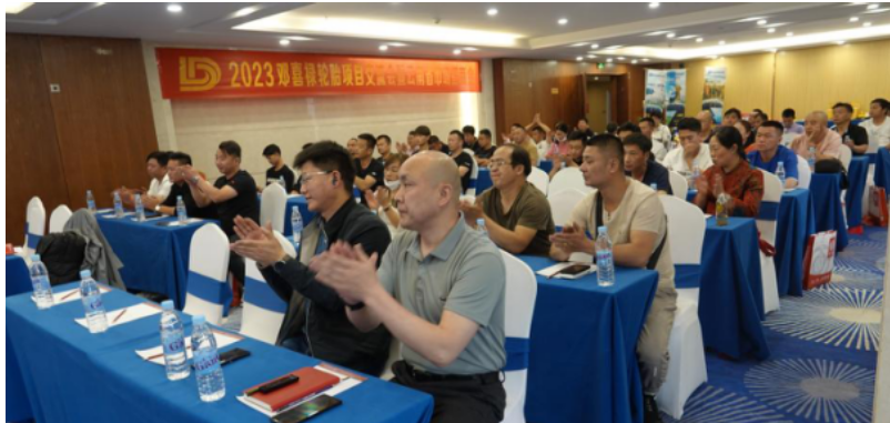 鄧喜祿COO張浩洋表示，當(dāng)前市場形勢下，消費者更傾向于選擇運營維度大、經(jīng)營項目一體化、一站式服務(wù)的商家。此外，易損汽配與輪胎一體化是趨勢，鄧喜祿輪胎項目能為易損件經(jīng)銷商帶來優(yōu)勢，選擇鄧喜祿將是最正確的選擇。鄧喜祿輪胎以三個關(guān)鍵詞——安全、節(jié)能、環(huán)保來提高輪胎質(zhì)量，并將全面進入云南市場。