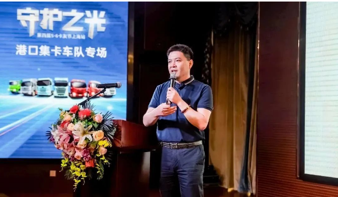 在活動中，雙錢輪胎市場發(fā)展部的錢志強發(fā)表了致辭，分享了雙錢輪胎百年的發(fā)展歷程和品牌的文化理念。他強調(diào)，雙錢輪胎通過智能化工廠和數(shù)字化賦能生產(chǎn)工藝，不僅在國內(nèi)市場上取得了成功，還邁向了國際市場。憑借先進的輪胎研發(fā)體系和前沿的新材料應(yīng)用，雙錢輪胎在商用車、乘用車、工程機械車輛等領(lǐng)域提供覆蓋全面的產(chǎn)品，滿足不同場景下的輪胎需求。