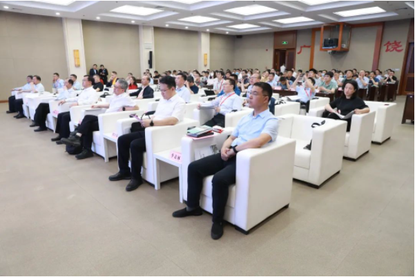 本次洽談會(huì)的成功舉辦進(jìn)一步凝聚了橡膠輪胎和新材料產(chǎn)業(yè)的人才和智力資源，促進(jìn)了學(xué)術(shù)界與產(chǎn)業(yè)界的深度合作。通過(guò)專(zhuān)家學(xué)者與企業(yè)負(fù)責(zé)人的面對(duì)面交流和合作對(duì)接，有助于加快科技成果的轉(zhuǎn)化和應(yīng)用，推動(dòng)行業(yè)的創(chuàng)新發(fā)展。