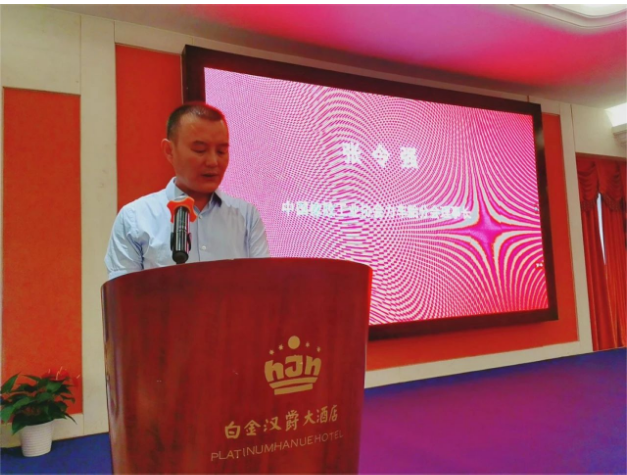 會(huì)議上，力車胎分會(huì)理事長、吉路爾輪胎總經(jīng)理張令強(qiáng)代表第十屆理事會(huì)作了2021～2023年工作報(bào)告。他指出，在新冠疫情、地緣政治沖突加劇、市場需求波動(dòng)以及能源和原材料價(jià)格上漲等多重因素的影響下，力車胎分會(huì)在推動(dòng)新技術(shù)自主研發(fā)與應(yīng)用、擴(kuò)大高端產(chǎn)品比例、踐行雙碳和雙循環(huán)戰(zhàn)略、培育人才和民族品牌、促進(jìn)產(chǎn)業(yè)鏈協(xié)作發(fā)展等方面做出了大量工作，并取得了一定成效。