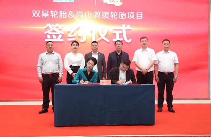 為了進(jìn)一步提升品牌形象，高山德信輪胎還宣布與著名央視主持人楊晉簽約，邀請她擔(dān)任該品牌的形象代言人。
