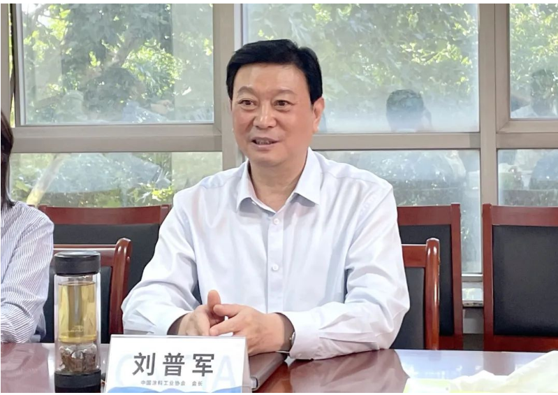 劉普軍會(huì)長(zhǎng)首先代表中國(guó)涂料工業(yè)協(xié)會(huì)熱烈歡迎邵景良主任一行的到來。他表示，中國(guó)·濮陽綠色涂料產(chǎn)業(yè)園為整個(gè)行業(yè)樹立了榜樣，其經(jīng)驗(yàn)值得全國(guó)范圍推廣，共同實(shí)現(xiàn)發(fā)展共贏。