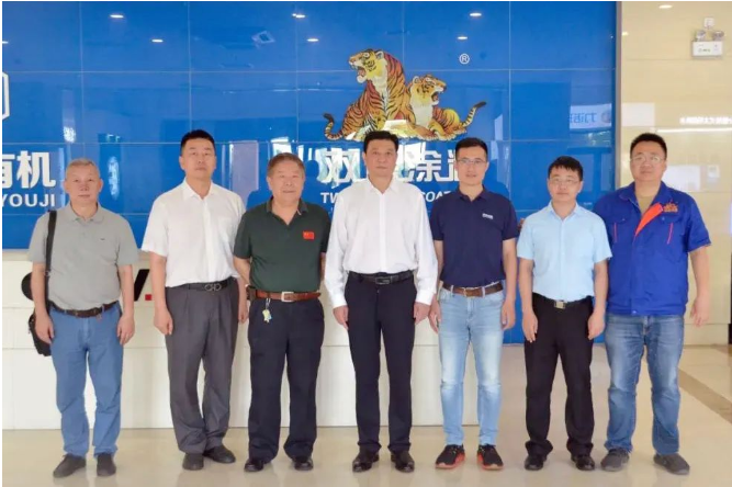 此次訪問(wèn)為雙虎涂料與中國(guó)涂料工業(yè)協(xié)會(huì)加強(qiáng)合作提供了重要契機(jī)。雙方將進(jìn)一步加強(qiáng)交流與合作，共同推動(dòng)中國(guó)涂料行業(yè)的繁榮與發(fā)展。