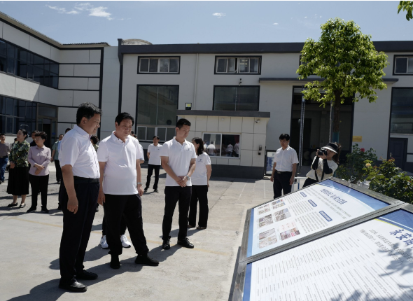 鞏義市舉行了市重點項目觀摩活動。7月15日，市委書記袁聚平、市長張東輝等鞏義市四大班子領導、各鄉(xiāng)鎮(zhèn)(街道辦事處)負責人以及市相關單位主要負責同志等100余人，在永安路街道黨工委書記張宏奎的陪同下，蒞臨河南華星電線電纜有限公司(華星電纜)進行參觀調(diào)研。