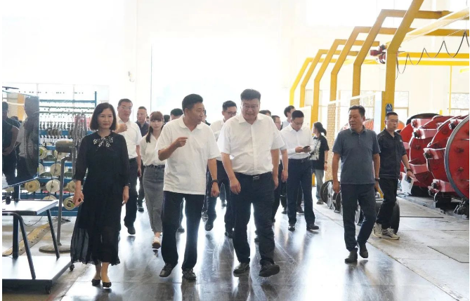 城建黨委書記董事長(zhǎng)史海成一行到華凌電纜調(diào)研