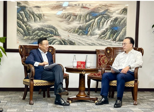 卡博特公司執(zhí)行副總裁、高性能材料業(yè)務(wù)總裁、亞太區(qū)總裁朱戟等一行于 8月29日拜會了上海市商務(wù)委主任朱民等有關(guān)領(lǐng)導(dǎo)，就未來的投資計(jì)劃、綠色低碳發(fā)展以及外資政策等問題進(jìn)行了深入探討。