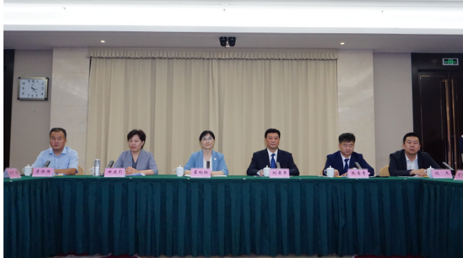 與會(huì)的涂料企業(yè)代表們紛紛對(duì)濮陽(yáng)市營(yíng)商環(huán)境表示贊賞，并表示將加強(qiáng)與濮陽(yáng)政府的合作與交流，為濮陽(yáng)涂料行業(yè)的高質(zhì)量可持續(xù)發(fā)展貢獻(xiàn)自己的力量。他們也一致認(rèn)為，濮陽(yáng)市政府為企業(yè)提供的卓越環(huán)境和服務(wù)將為涂料行業(yè)的未來(lái)帶來(lái)更多新動(dòng)能。這次會(huì)議不僅拉近了企業(yè)與政府之間的距離，也為濮陽(yáng)涂料產(chǎn)業(yè)的可持續(xù)發(fā)展注入了新的活力。