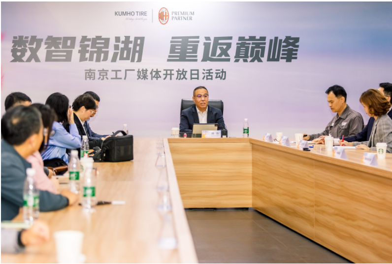 除了在研發(fā)、產(chǎn)品、智能制造等方面的發(fā)展，錦湖輪胎還通過各種賽事營(yíng)銷活動(dòng)和投資進(jìn)一步提升其品牌形象，如與意大利AC米蘭球隊(duì)簽訂高級(jí)合作伙伴關(guān)系。錦湖輪胎的持續(xù)努力和創(chuàng)新在其業(yè)績(jī)和可持續(xù)經(jīng)營(yíng)方面都取得了顯著的成就。