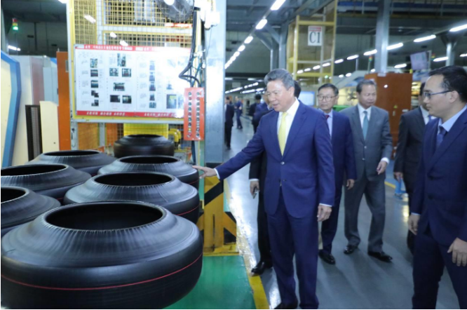 柬埔寨副首相孫占托于10月21日訪問廣州，考察了多家企業(yè)，其中包括廣州工業(yè)投資控股集團(tuán)有限公司。