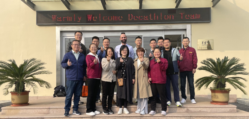 此次迪卡儂團(tuán)隊(duì)的訪問不僅增強(qiáng)了雙方的合作黏性，打通了信息壁壘，更讓大家深刻感受到了ONE TEAM ONE DREAM的凝聚力。Antoine先生表示將與千里行緊密合作，進(jìn)行更多開創(chuàng)性的合作，攜手實(shí)現(xiàn)雙方的高質(zhì)量發(fā)展。