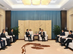 常熟市委書(shū)記虞偉與住友橡膠社長(zhǎng)共話發(fā)展